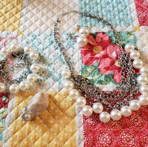 🍍 3 for $10!! 🍍Pearl statement jewelry set